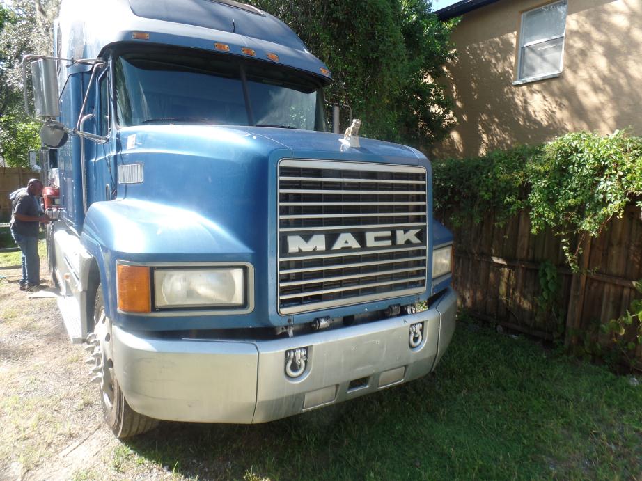 1996 Mack Ch613