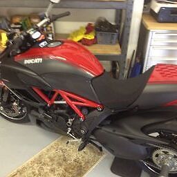 Ducati : Other 2011 ducati diavel carbon red black 145 miles like new one owner