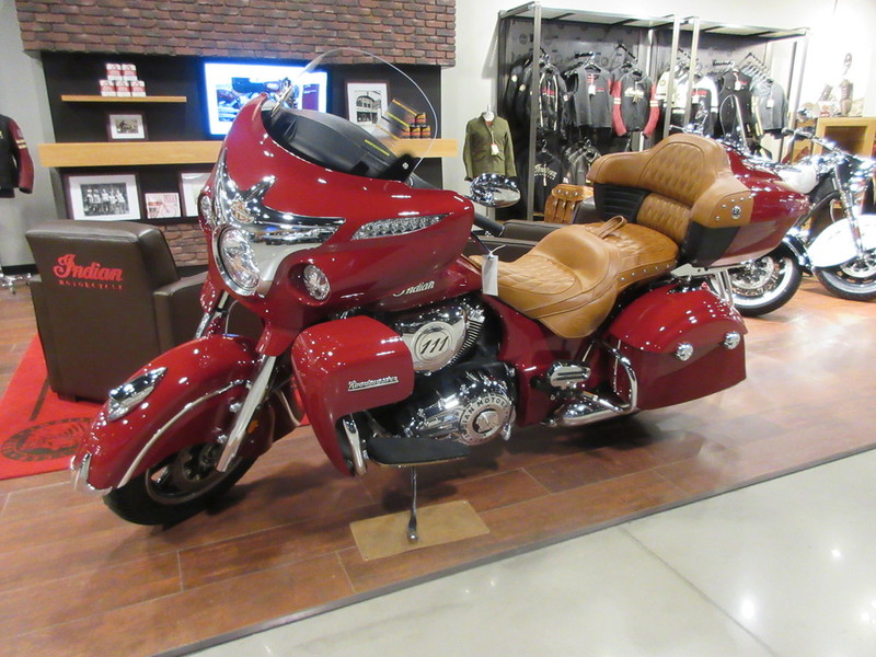 2015 Indian Chief Vintage Indian Red / Ivory Cream