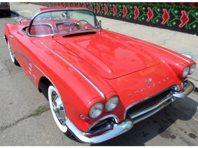 Chevrolet : Corvette Roadster 1961 corvette numbers matching four speed with posi rear and factory hard top