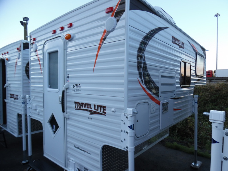 2016 Travel Lite Truck Campers 890SBRX Series