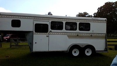 3 stall horse trailer w/ bunkhouse