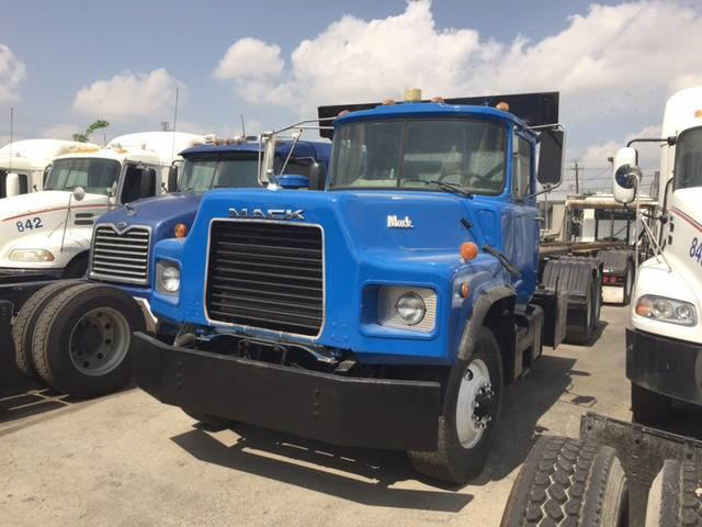 2000 Mack Dm690s