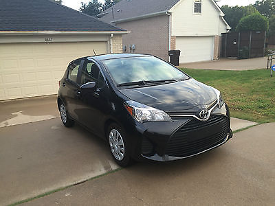 Toyota : Yaris LE Hatchback 4-Door 2015 toyota yaris le hatchback 4 door 1.5 l 2733 miles like new condition