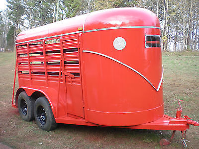 2-horse trailer, livestock trailer Tennessee, New paint. Good condition.