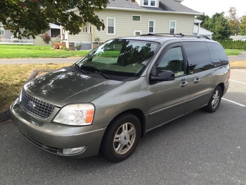 2004 Ford Freestyle SEL w/Handicap Wheelchair Lift