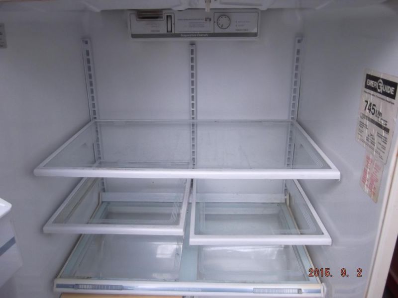 GENERAL ELECTRIC 21 CF  Refrigerator With Ice Maker For Sale, 3
