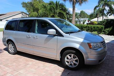 Chrysler : Town & Country Touring 2010 chrysler town and country touring in mint condition