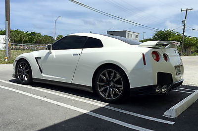 Nissan : GT-R Premium Coupe 2-Door Clean Stock 2014 GTR with LED full Conversion interior lighting.