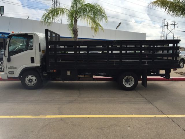 Isuzu : Other 16 foot pre owned stake bed truck ready for work gas