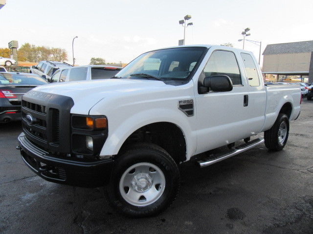 Ford : F-250 SuperCab 4X4 White F-250 XL Ext Cab 50k Miles Tow Pkg Bed Liner Ex Fed Truck Well Maintained