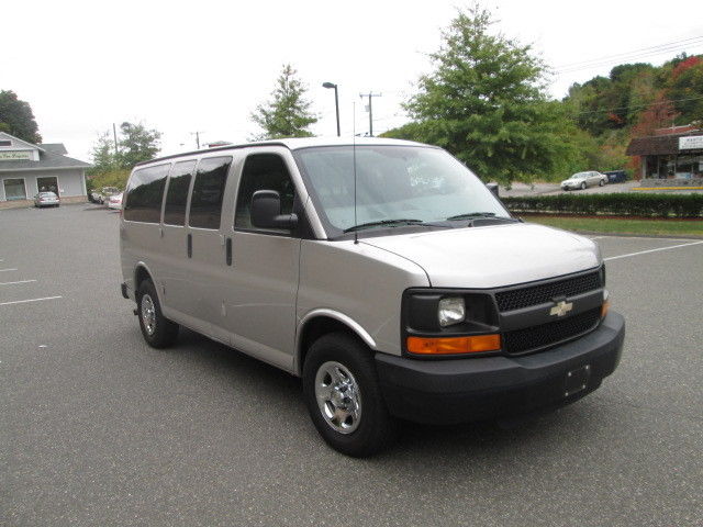 Chevrolet : Express AWD 1500 135 2008 chevrolet all wheel drive 8 passenger van 5.3 v 8 auto air and only 45 k mile