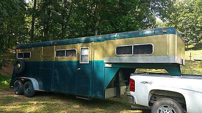 1984 Valley Gooseneck 2 Horse Trailer