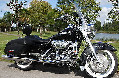 Harley-Davidson : Touring 2007 hd road king flhrs black 6400 miles 2 owner price was 39000 new lojack