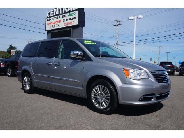 2013 Chrysler Town & Country Touring-L Norwood, MA