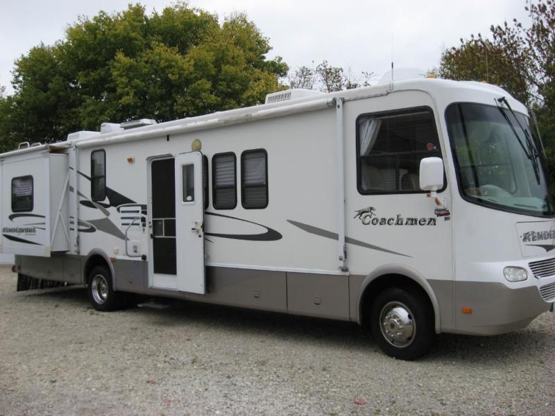 2003 COACHMEN RENDEZVOUS CLASS A WITH 2 SLIDES AND 22,000 MILES