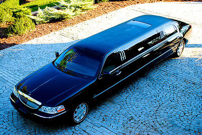 Lincoln : Town Car LIMOUSINE Lincoln Town Car Limousine Limo Extremely Low Milage ( Rolls Royce Bentley )