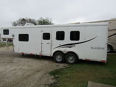 2015 Bison Trailhand 7308TH 3 horse Living Quarters LOADED