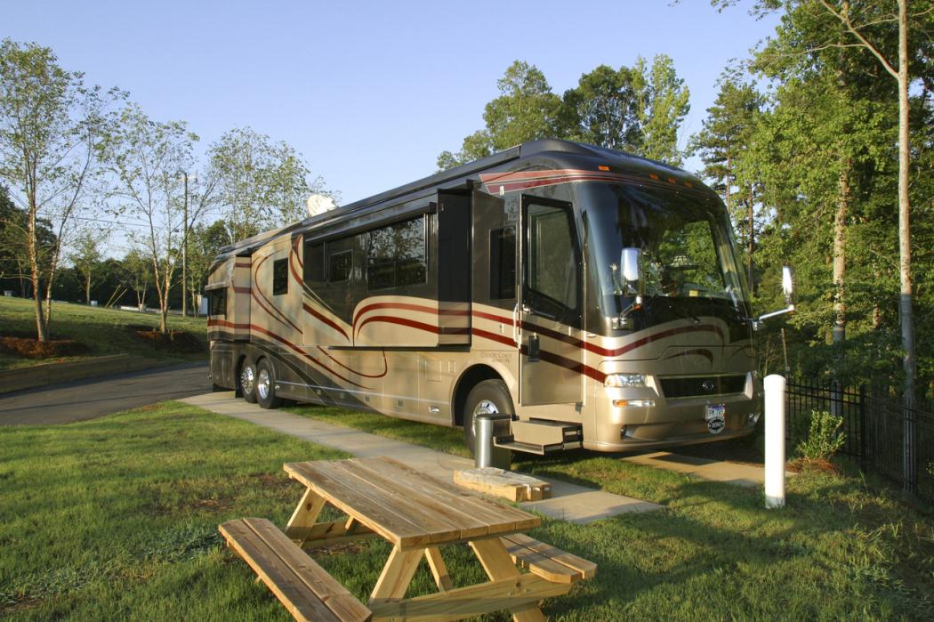 2005 Country Coach 45 MAGNA