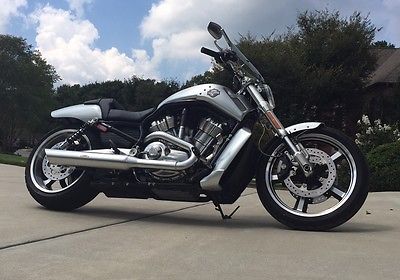 Harley-Davidson : VRSC 2009 harley vrod muscle 2470 miles tab pipes excellent shape
