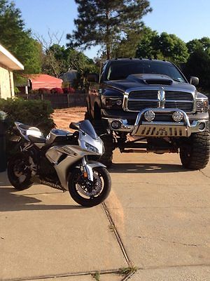 Honda : CBR CBR 1000 RR - great bike, just need to get ride of play toy for family funds...