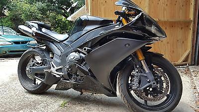 Yamaha : YZF-R Yamaha R1 - great bike, just need to get ride of play toy for family funds...