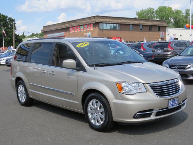 2014 Chrysler Town & Country Touring Berlin, CT