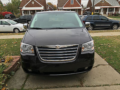 Chrysler : Town & Country Touring Plus Town and Country touring plus 2010