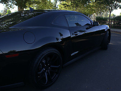 Chevrolet : Camaro ZL1 Coupe 2-Door Camaro ZL1, 6.2L, Super Low Miles, black on black, Like New