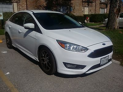 Ford : Focus SE 2015 ford focus se like new excellent condition white grey interior sat radio