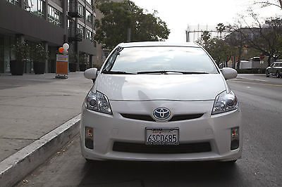 Toyota : Prius Four 2011 prius four white great condition no liens no accidents one owner