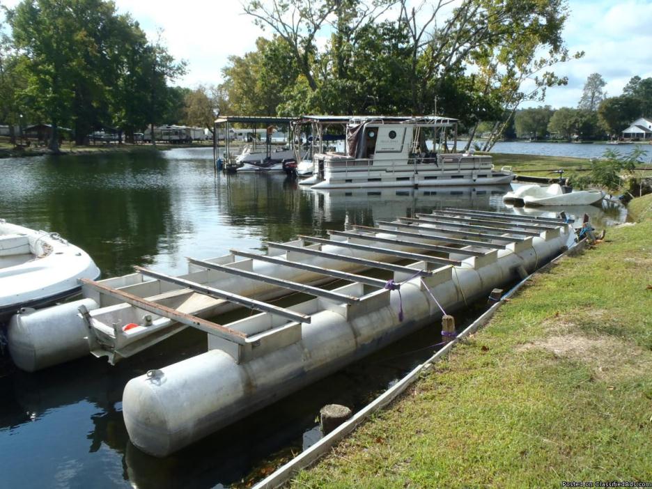 Duck blind pontoon decks