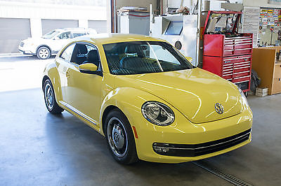 Volkswagen : Beetle-New Hatchback 2012 volkswagen beetle 2.5 auto sunflower yellow