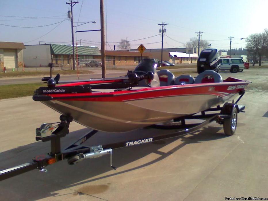 17ft Bass Tracker Fishing Boat Boats for sale