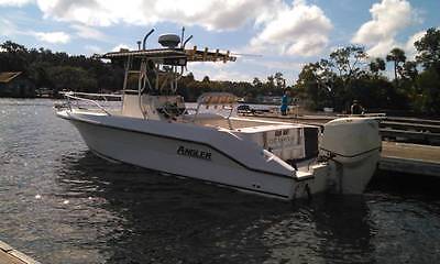 2000 Angler 2400 CC Center Console