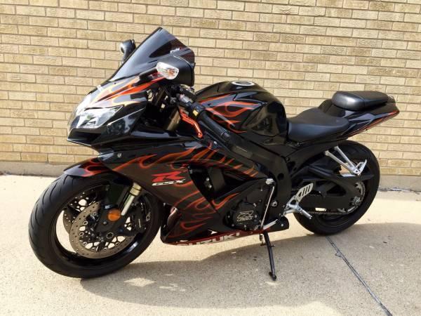 2008 GSXR 600 newer model with riding modes custom paint clean bike