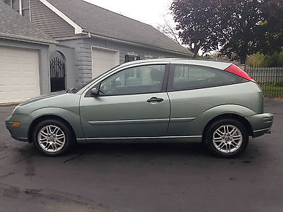 Ford : Focus SE ZX3 2006 ford focus warranty until may 2017 49 000 miles runs great great cond
