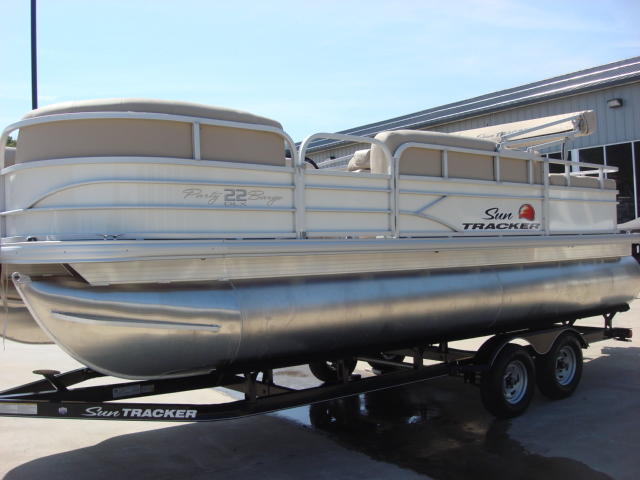 2016 Sun Tracker Recreational Party Barge 22 RF