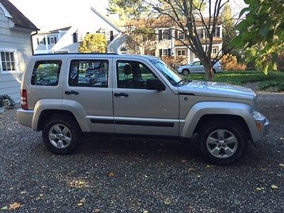 Jeep : Liberty Sport 70th Anniversary Low Mileage Gold Metallic Jeep Liberty in Pristine Condition