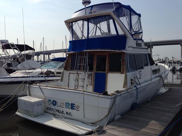 1987 Bayliner 3870 Cockpit Motoryacht