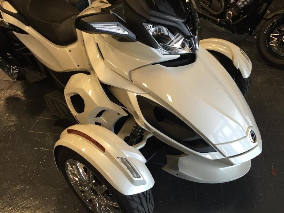 2015  Can-Am  Spyder® ST Limited