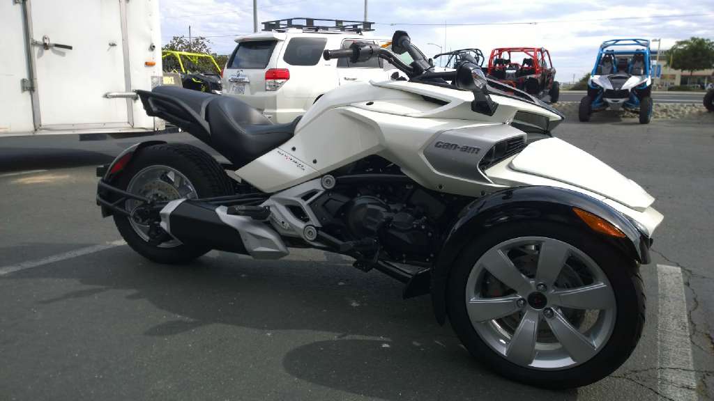 2009 Can-Am Spyder™ GS Roadster with SM5 Transmission (manual)