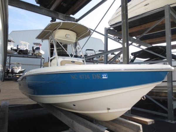 2009 Scout Boats 205 CENTER CONSOLE
