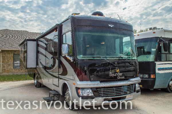 2013  Bounder  Classic Gas 34B