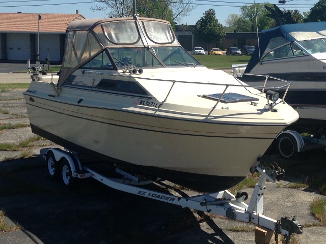 1979 Cruisers Yachts 25 GRAND BATEAU