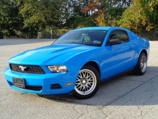 Ford : Mustang 2dr Cpe V6 V 2010 ford mustang coupe v 6 only 51 k factory warranty remote start rare color