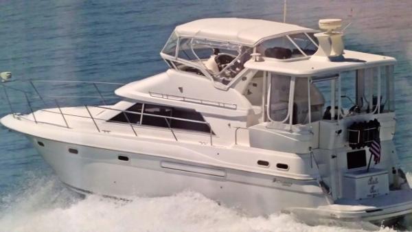 2003 Cruisers Yachts 3750 Motoryacht