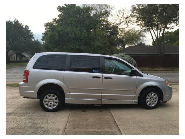 Chrysler : Town & Country 4dr Wgn LX Handicap Conversion - Low Miles - Excellent Condition - Located in Dallas, TX