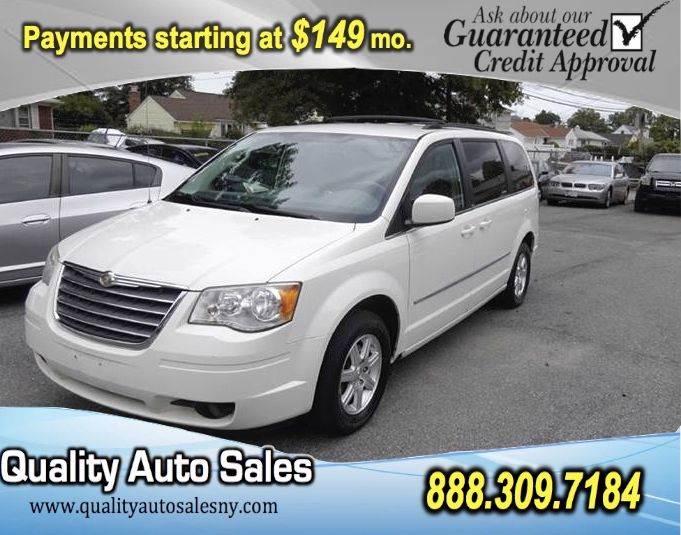 2009 Chrysler Town & Country Touring Uniondale, NY