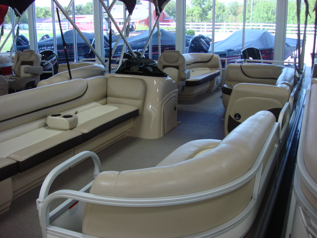 2015 Sun Tracker Recreational Party Barge 24 DLX